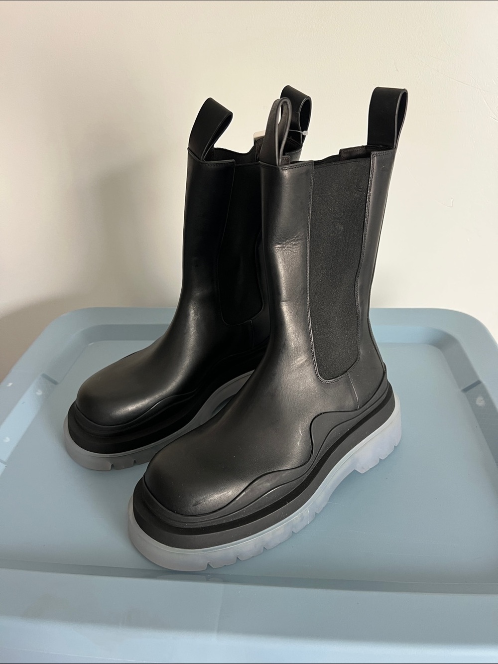 Bottega Veneta tire chelsea black leather boots transparent sole size 36 chunky